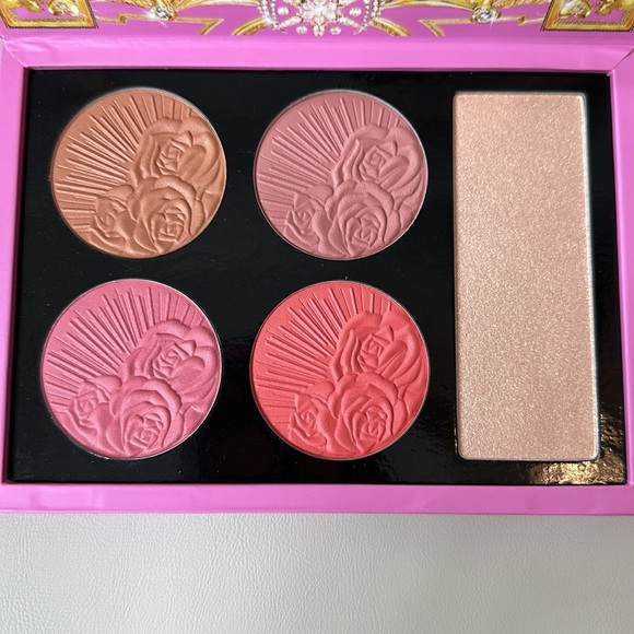 Pat McGrath DIVINE ROSE Divine Blush + Glow Cheek Palette LE - Picture 2 of 4